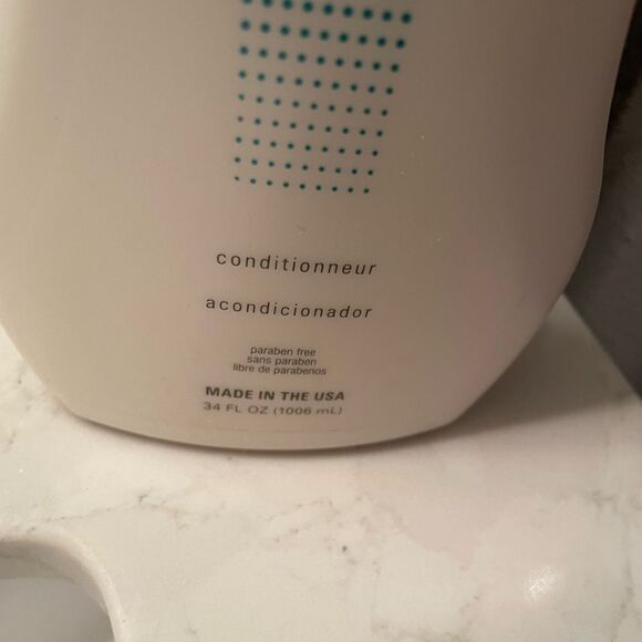 BIOSILK Volumizing Therapy Conditioner 34 Ounce - Picture 8 of 9